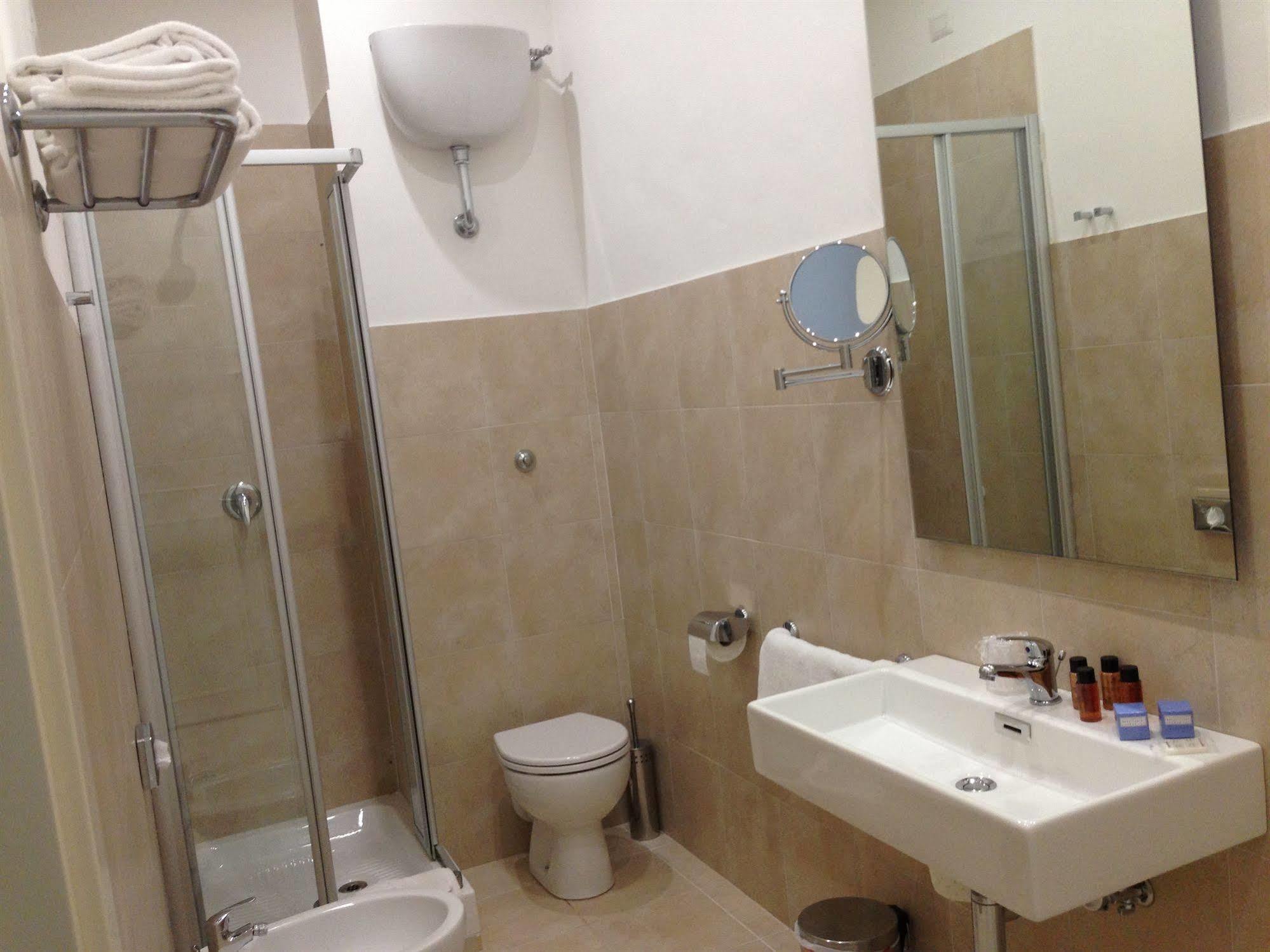 Rhome Terminal Guest House Ρώμη Εξωτερικό φωτογραφία